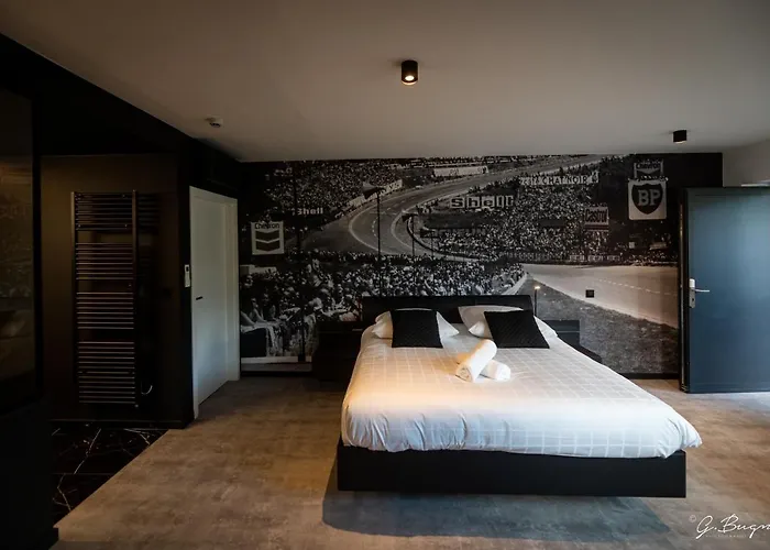 La Reine Hotel & Restaurant